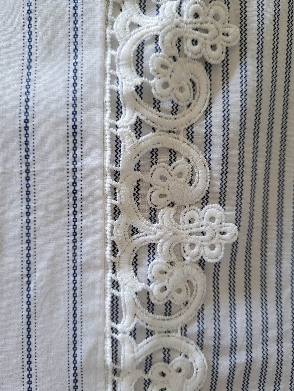 Maison Cinqcent Floral Lace Trim Cotton Cap Sleeve Blouse - Picture 6 of 10